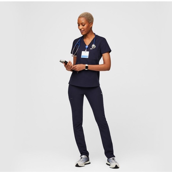 Figs Catarina One-Pocket Scrub Top - Picture 3 of 5